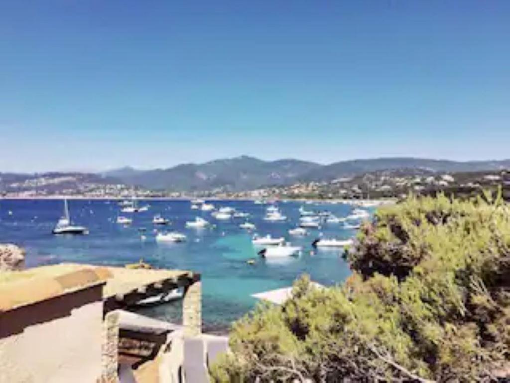 ISOLELLA , villa pieds dans l'eau Pietrosella Esterno foto